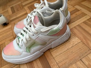 Zapatillas Buffalo blancas con detalles rosa y ver