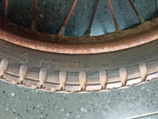 BultaTralla 101 Neumático Pirelli 2.75x19