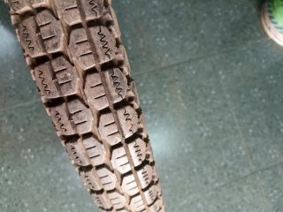 BultaTralla 101 Neumático Pirelli 2.75x19