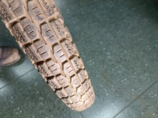BultaTralla 101 Neumático Pirelli 2.75x19