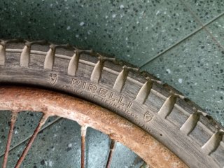 BultaTralla 101 Neumático Pirelli 2.75x19