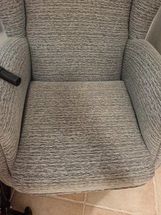 Sillón orejero tela blanco y celeste