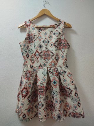 Vestido corto de fiesta. Talla M. Tela Jacquard