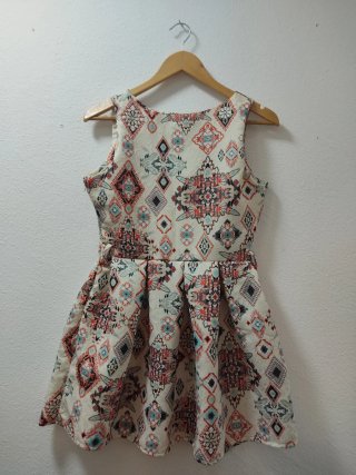 Vestido corto de fiesta. Talla M. Tela Jacquard