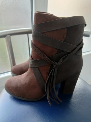 Botines de piel marrones