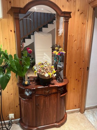 Mueble de entrada de madera y cristal