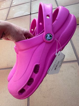 Crocs rosas talla 42