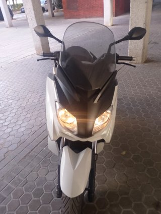 Yamaha Xmax 125 - Maxi Scooter Automática