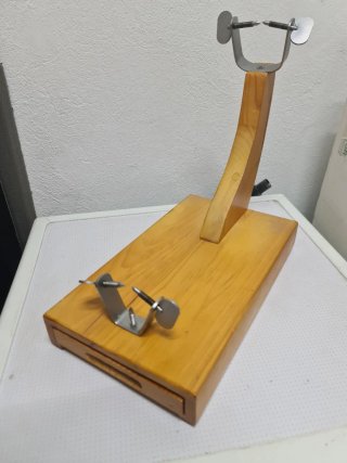 Jamonero de madera con 3 cuchillos