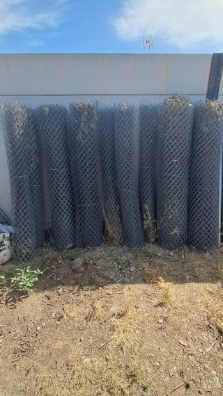 Postes galvanizados 2m y malla simple torsión 2m