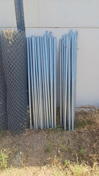 Postes galvanizados 2m y malla simple torsión 2m