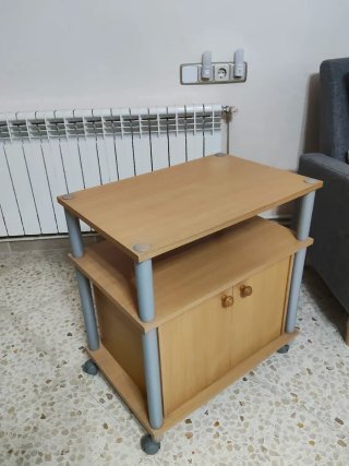 Mueble auxiliar TV con ruedas