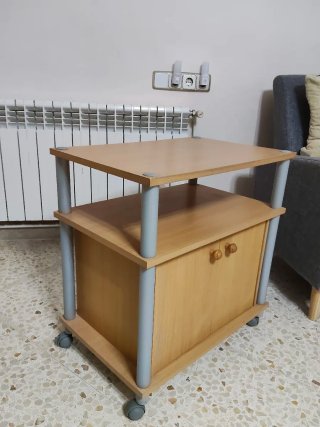 Mueble auxiliar TV con ruedas