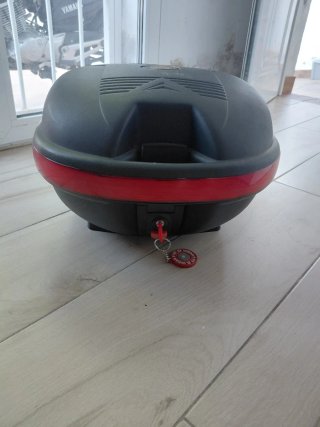 Baúl moto 26L negro