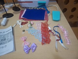 Máquina de coser infantil con accesorios