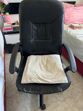 Silla de escritorio negra y beige