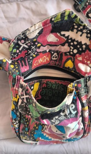 Riñonera tipo Desigual