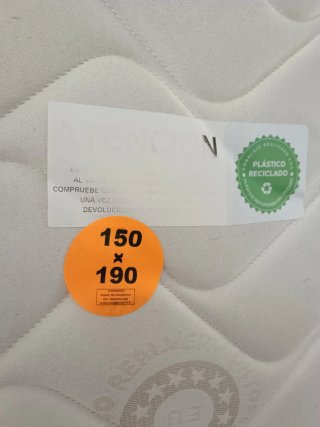 Canapé + Colchón es prácticamente nuevo .