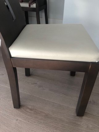 4 sillas mesa comedor (solo incluye las sillas)