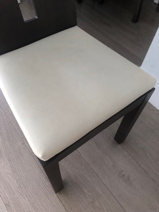 4 sillas mesa comedor (solo incluye las sillas)
