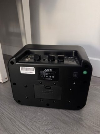 Guitarra Eléctrica Negra + Amplificador