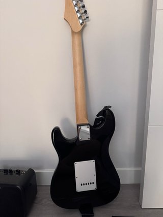 Guitarra Eléctrica Negra + Amplificador