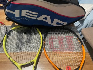 Mochila y 2 raquetas de tenis HEAD y Wilson