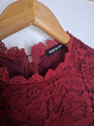 Vestido fiesta burdeos encaje con falda tul