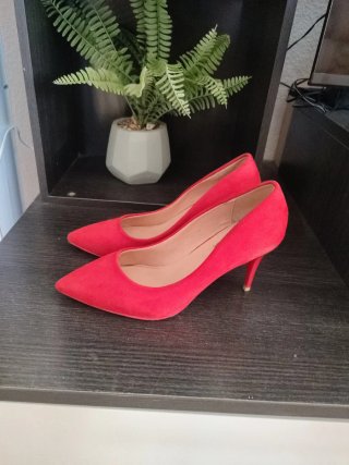 Zapatos de tacón rojos