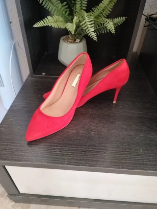Zapatos de tacón rojos