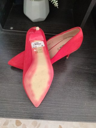 Zapatos de tacón rojos