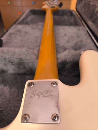 Squier Fender Jazz Bass + Estuche rígido