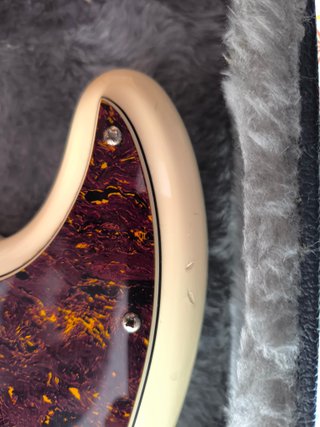 Squier Fender Jazz Bass + Estuche rígido