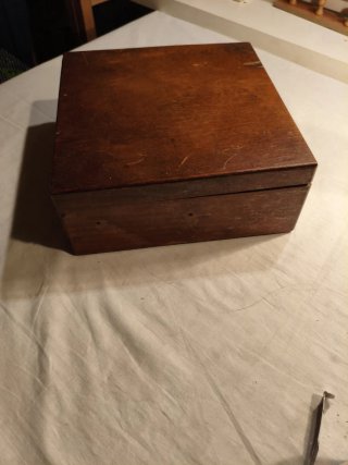 Caja de madera antigua