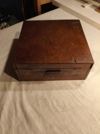 Caja de madera antigua