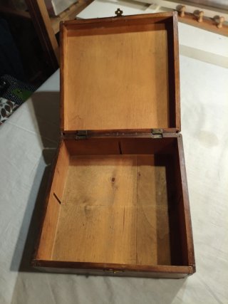 Caja de madera antigua