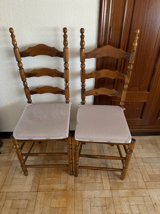 2 Sillas de Madera con Cojín Beige
