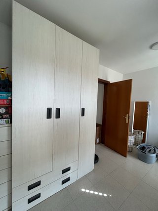 Armario 2 puertas, estantes y cajones
