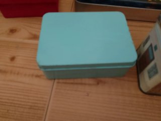 Cajas de almacenaje metálicas y de plástico