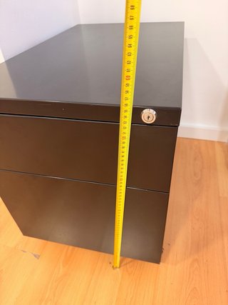 Cajonera metálica de oficina con ruedas