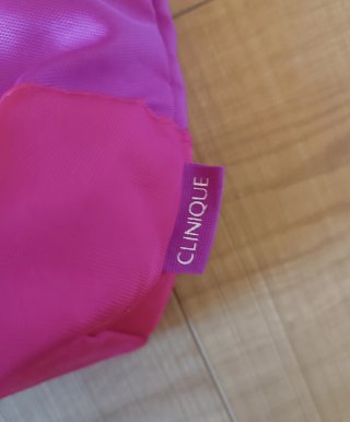 Bolso de playa Clinique rosa y morado
