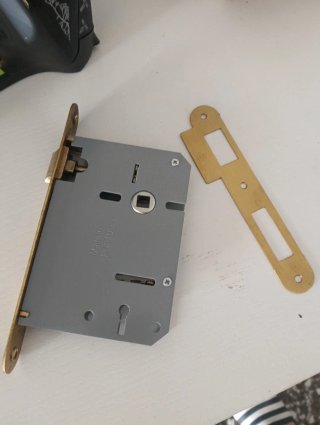 Cerradura de cilindro empotrada
