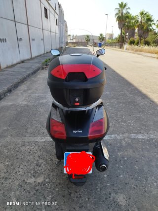 Aprilia Atlantic 300 S  Negra