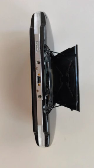 PSP 3000 Negra + Funda + Cargador + Juego