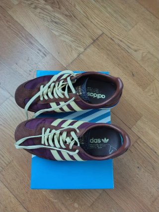 Zapatillas Adidas Marrones y Moradas