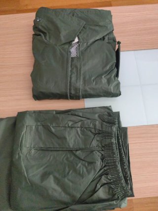 Chubasquero verde talla M