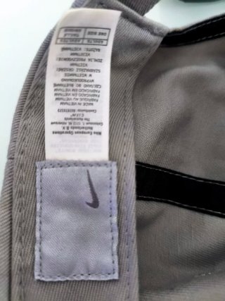 Gorra Nike Gris Ajustable