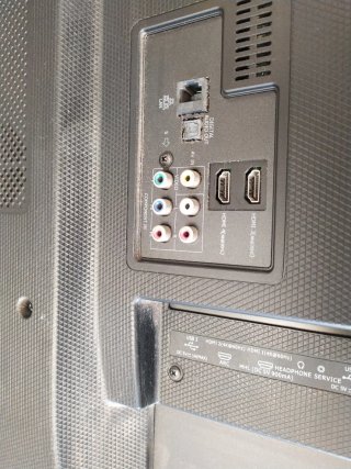 TV Hisense 55 Negro con cables y mando