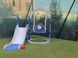 Tobogán y columpio infantil azul