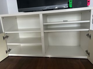 Mueble TV blanco brillo puertas y baldas